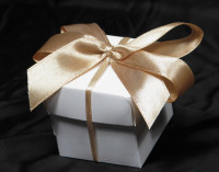 Kokarda satynowa złota szer. wstążki 1,8cm, kokarda 7*8cm