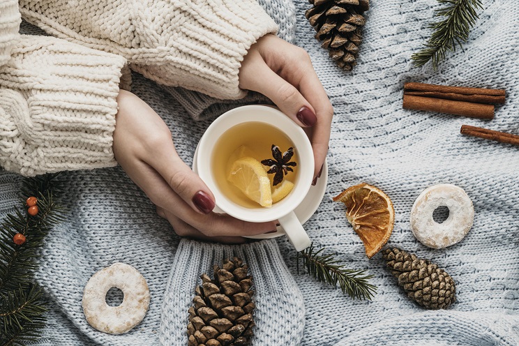 Jak zrobić rozgrzewającą zimową herbatę?